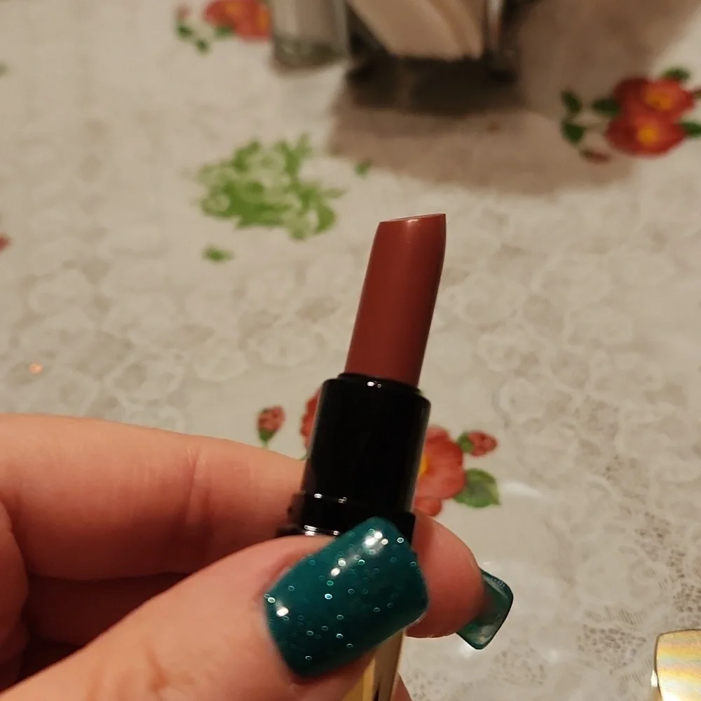 NWT BOBBI BROWN